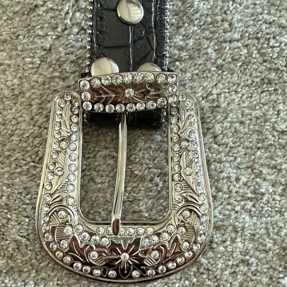 Elegant Black and Silver Studded Belt - Picture 2 of 4